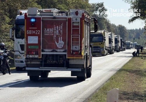 Wypadek DK50 w Zawiszynie. 60-letni motocyklista w stanie ciężkim przetransportowany śmigłowcem LPR