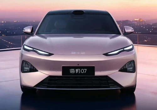 BYD pokazał nowego Seal 07. Sedan urósł do 5,08 m długości
