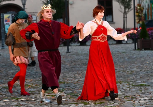 Księżna Kinga ożyła na starosądeckim Rynku. Plenerowy spektakl przyciągnął setki widzów