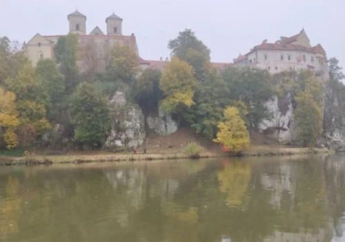 Tysiącletnie opactwo miejscem niezwykłego eksperymentu