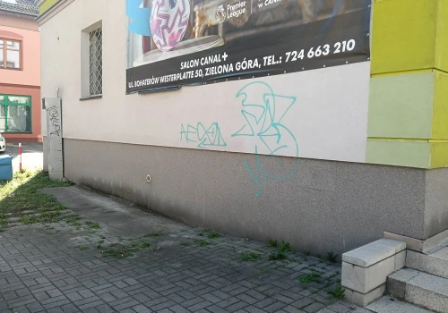 Zielona Góra. Graficiarz grasuje po mieście i niszczy elewacje