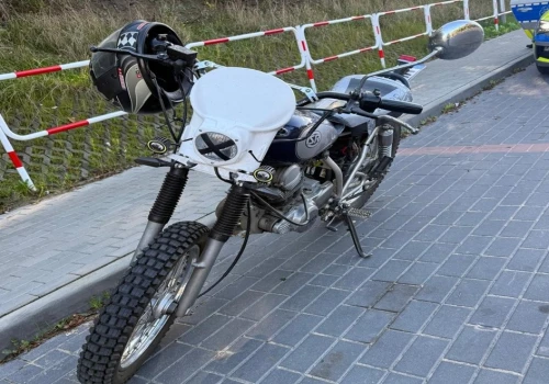 Skrajna nieodpowiedzialność ukrócona. Motocyklista z dwoma promilami, bez uprawnień, jednośladem niedopuszczonym do ruchu