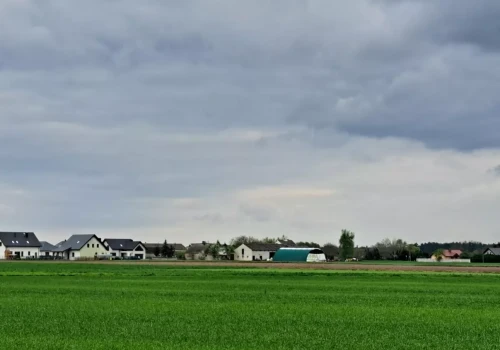 Chciał budować oborę. Jedna decyzja może pokrzyżować wszystkie plany
