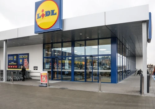 Lidl przegrał w sądzie. Będzie musiał wycofać najbrzydsze klapki. Złamał prawo autorskie