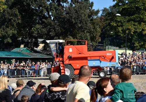 Stare Ursusy znów ruszyły! Retro Show w Szreniawie przeniosło Wielkopolskę w świat dawnej wsi