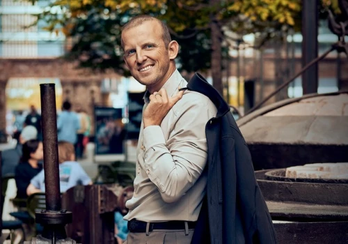 O biznesie w jego rodzinie rozmawiało się nawet na plaży. Dziś rewolucjonizuje inwestycje. „Na technologię postawiłem z frustracji”