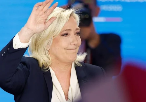 Le Pen prowadzi w wyścigu o Pałac Elizejski