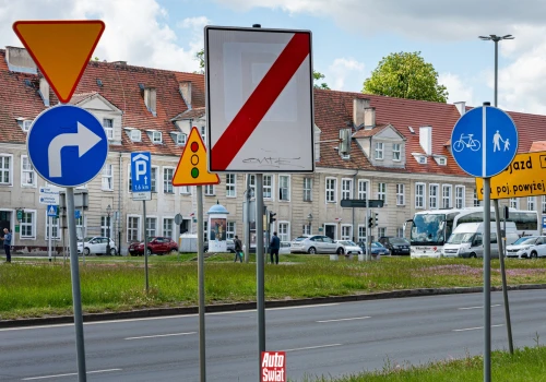 Raport o polskich drogach: wysokie mandaty, za dużo znaków, pomiary nie tam gdzie trzeba