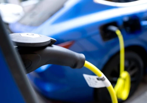 Elektryczny sen zderzył się z rzeczywistością. Fabryki stanęły