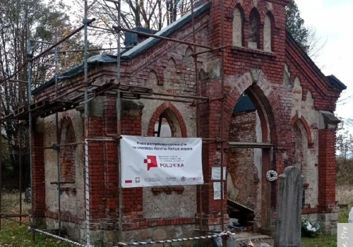 Jesienne porządki na cmentarzu w Karwinie Meksyku. Każdy może dołączyć