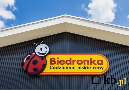 Prawdziwy pogromca cen w nowej gazetce Biedronki. Najpopularniejsza kawa w tak taniej odsłonie dawno nie była!
