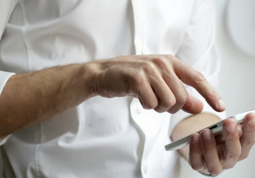 Masz ten smartfon? Wyłącz jedną opcję, zanim stracisz pieniądze