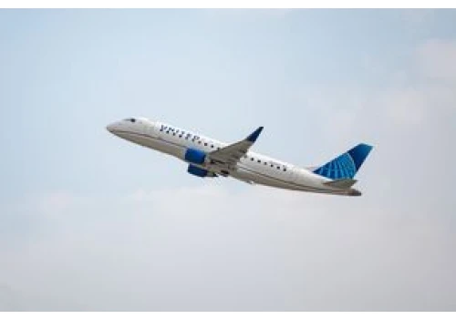 Awaria szyby w kokpicie Embraera E175. United Express wrócił do Houston
