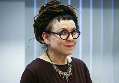 Olga Tokarczuk o życiu, ludziach i przemijaniu. 25 cytatów noblistki, które zachęcą cię do sięgnięcia po jej książki