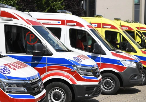 Pięć nowych karetek za 2,3 mln zł wyruszy na ulice Krakowa i okolic