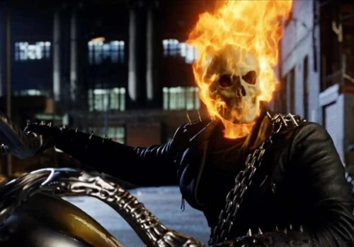 Gwiazdor Ghost Ridera Nicolas Cage nazywa MCU „dobrze finansowanym i gloryfikowanym WWE”