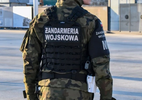 Tajemnicza przesyłka w Żandarmerii Wojskowej. Trzy osoby trafiły do szpitala