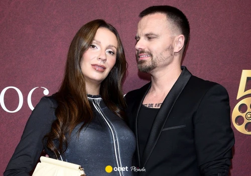 Dominika Serowska wyeksponowała ciążowy brzuszek. Marcin Hakiel nie odrywał od niej wzroku