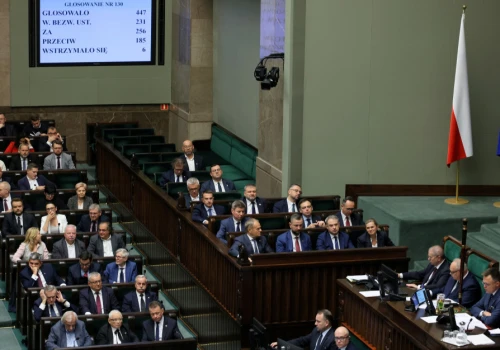 62 lata dla kobiet i mężczyzn. Sejm zdecydował ws. wieku emerytalnego