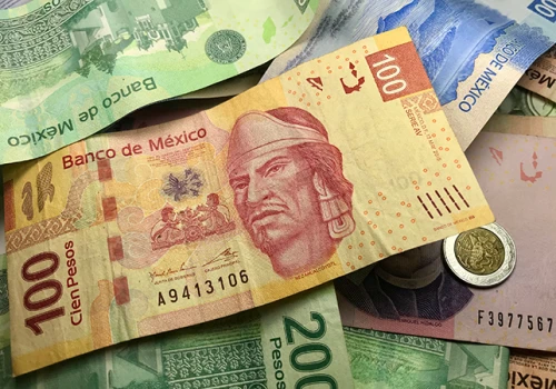 Peso meksykańskie najsłabszą walutą świata. Inwestorzy carry trade uciekają z Meksyku