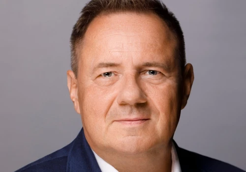 Robert Wichłacz pokieruje Avengą w Polsce