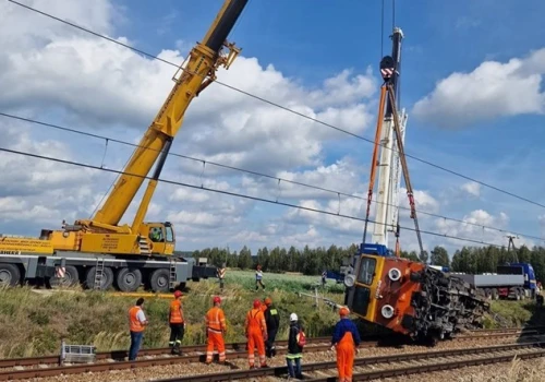Wraki lokomotywy i wagonów z Sokolnik Suchych – na sprzedaż