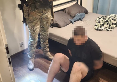 Grozili mu bronią, wsadzili do BMW i wywieźli do lasu. Napastnicy zostali aresztowani