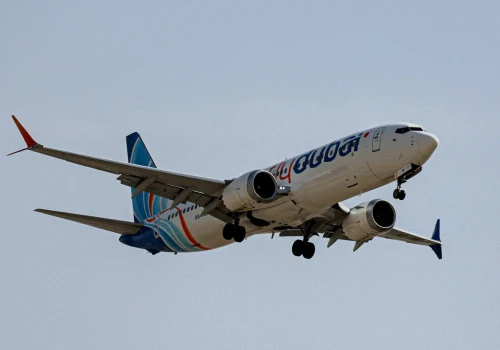 Pilot flydubai często się modlił i unikał podawania ręki kobietom. 