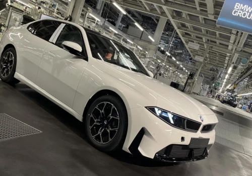 BMW uruchamia fabrykę za miliard euro. Ma też nową wersję kultowego modelu