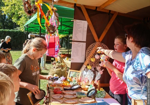 Dzień Farmera w Olbrachcicach. Dzieci uczą się, skąd bierze się jedzenie
