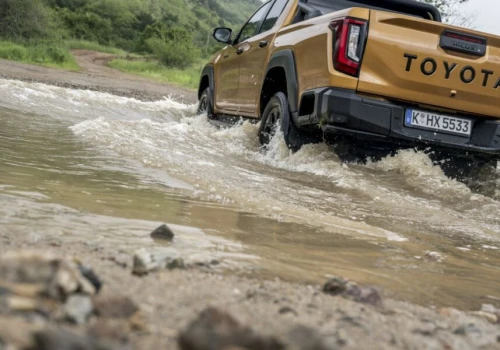 Nowa Toyota Hilux już w Polsce. Znamy ceny, a elektryk debiutuje po raz pierwszy