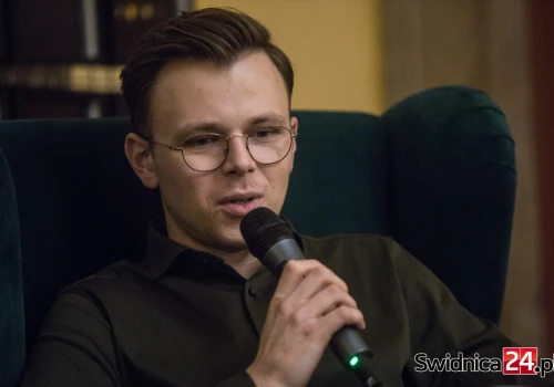 Noc Bibliotek ze Sławkiem Gortychem. Autor bestsellerowych kryminałów w Świebodzicach