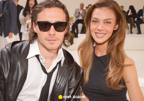 Brooklyn Beckham z żoną na pokazie w Paryżu. Tak się prezentowali