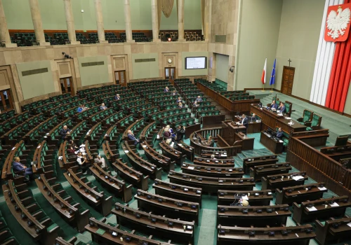 W Sejmie kombinacje przy wolnym 15 sierpnia. Koniec święta Wniebowzięcia Najświętszej Maryi Panny ?