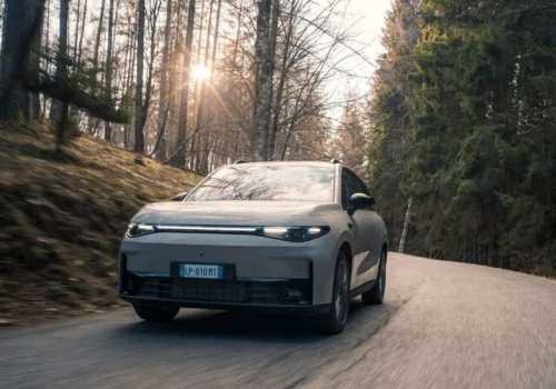 Tak zmienił się Leapmotor C10. Ma więcej mocy, większy zasięg i szybsze ładowanie