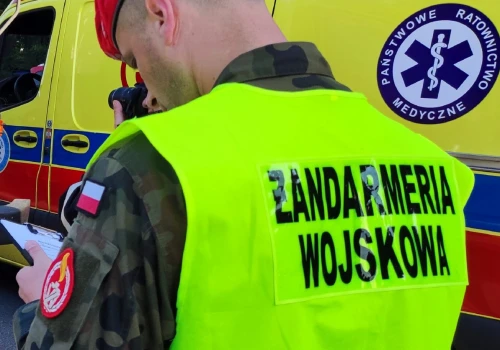 Tajemnicza przesyłka w jednostce Żandarmerii Wojskowej. Trzy osoby trafiły do szpitala