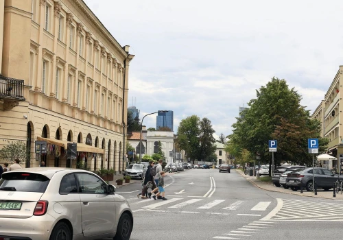 Nie ma pasów, a pieszy i tak ma pierwszeństwo. Kierowcy zapominają, mandat to 1,5 tys. zł