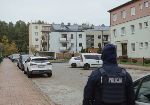 Upadek czterolatki z 5. piętra bloku. 27-letnia matka nie przyznaje się do winy