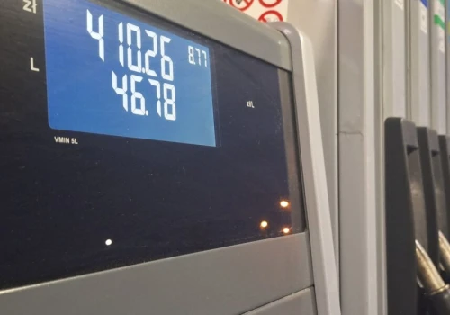 Prezydent podpisał ustawę o zyskach koncernów paliwowych. Będzie taniej na stacjach?