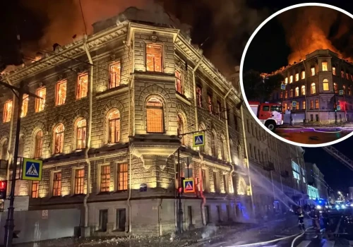 Zabytek w ogniu! Płonie wielki pałac w Petersburgu (WIDEO)