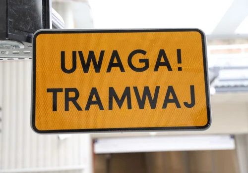 Na tym przystanku w Krakowie trzeba uważać. Zamontowali dodatkową tabliczkę