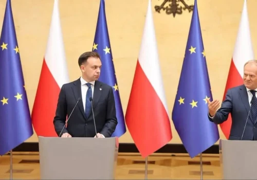 Tyle dymu o „blisko złotówkę”? Domański powiedział, co dalej z cenami paliw