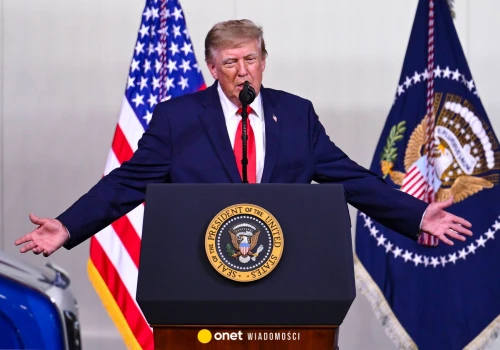 Donald Trump znów ostrzega Iran. 