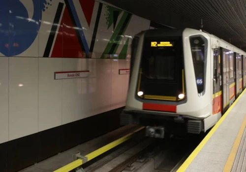 Poranny incydent w metrze. Utrudnienia w kursowaniu pociągów