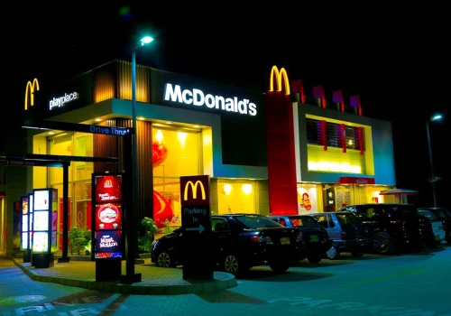 AI ustala ceny w McDonald's. Nowy model cenowy sieci budzi kontrowersje