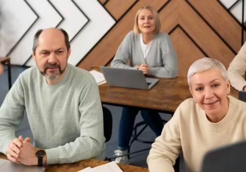 Seniorze, „sprawdź, zanim uwierzysz”. ZUS ostrzega przed fake newsami i oszustami