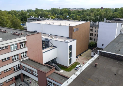 Budynek C Uniwersytetu Ekonomicznego w Katowicach przeszedł termomodernizację. Będą kolejne zmiany