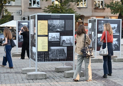 Historia robotniczego buntu na placu Wolnica (Galeria)