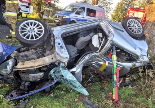 Tragedia pod Korfantowem. Auto uderzyło w drzewo, kierowca nie żyje