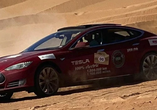 Ta Tesla z 2013 r. pokonała 3 mln km, a ostatni mln – w 2,5 roku. Historia napraw zaskakuje